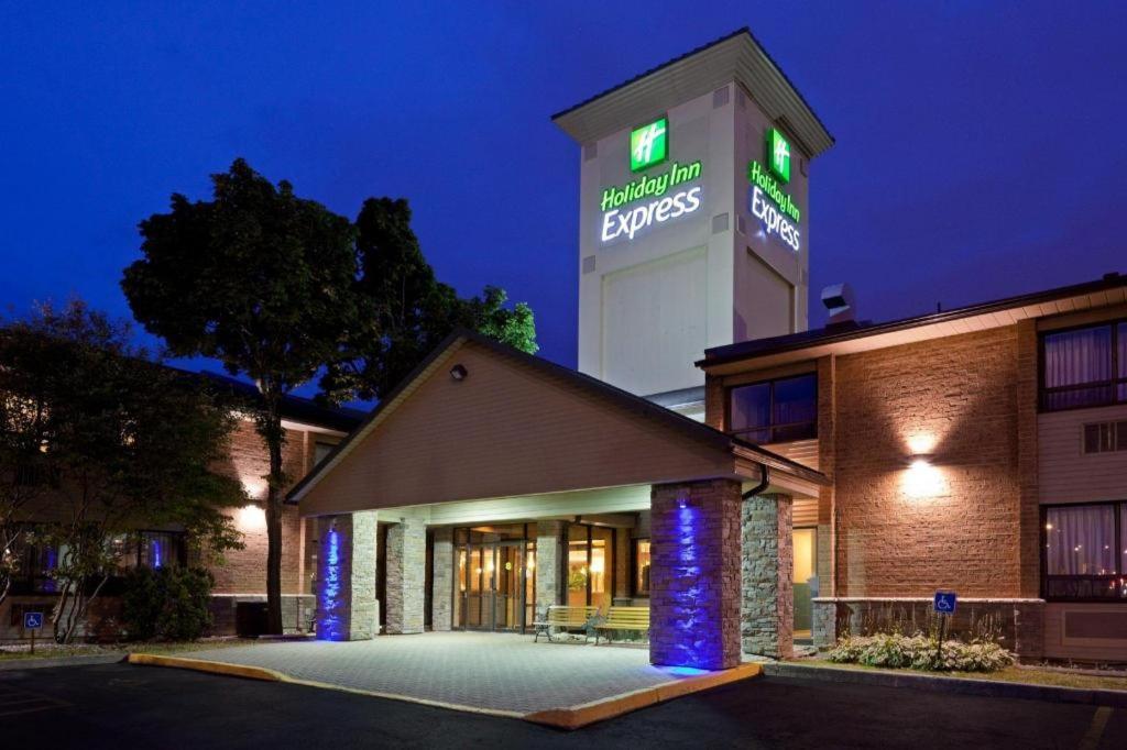 Holiday Inn Express Toronto East - Scarborough By Ihg ภายนอก รูปภาพ
