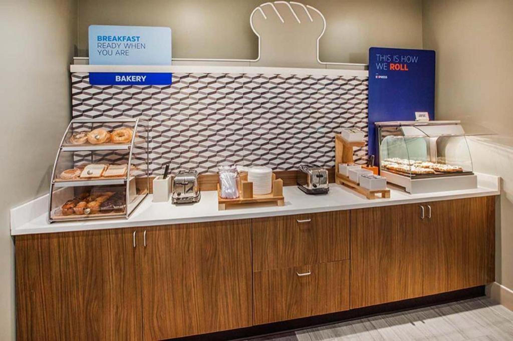Holiday Inn Express Toronto East - Scarborough By Ihg ภายนอก รูปภาพ