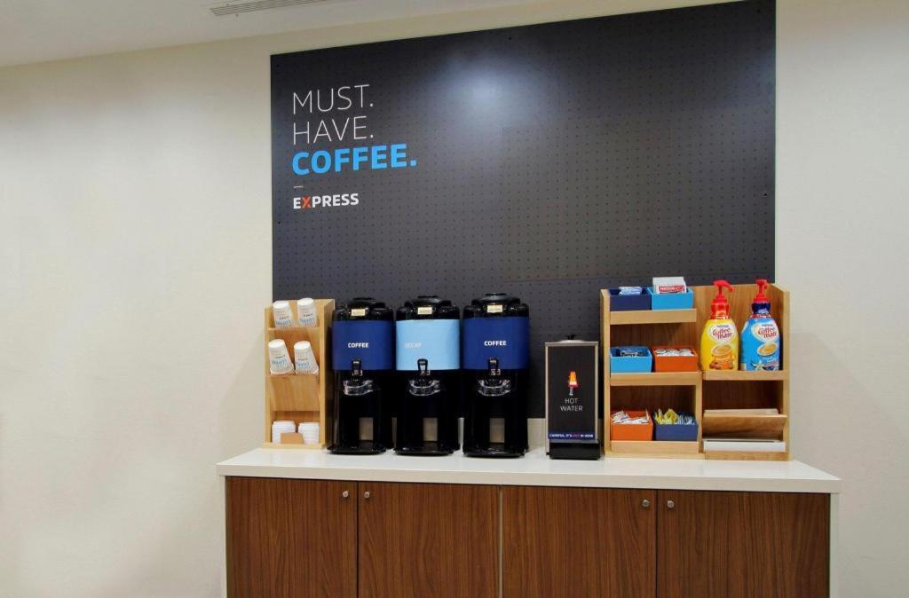 Holiday Inn Express Toronto East - Scarborough By Ihg ภายนอก รูปภาพ