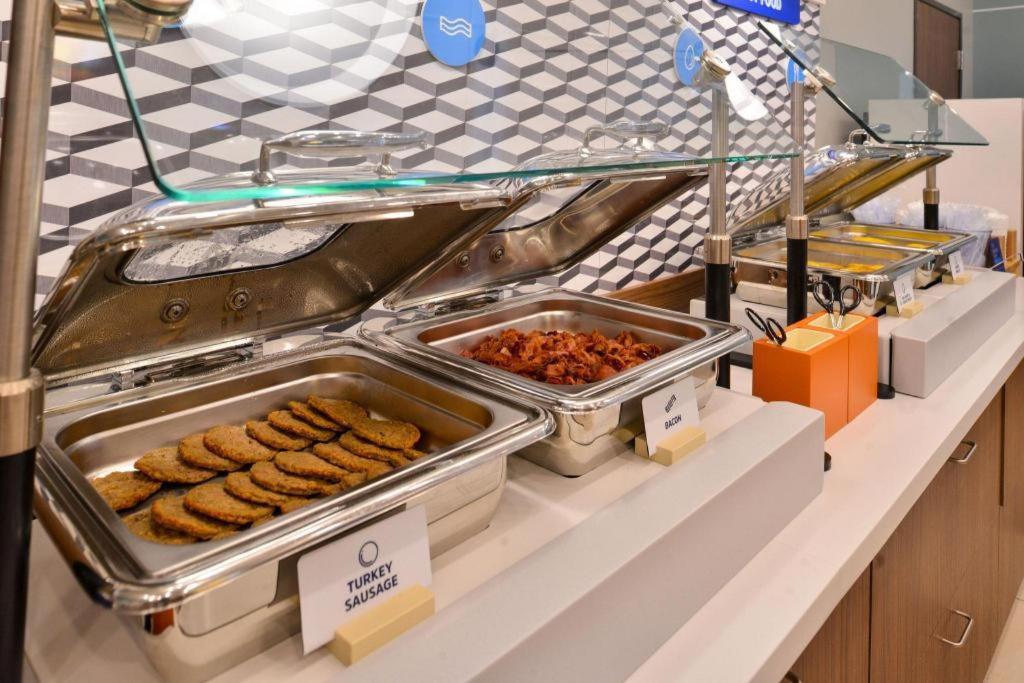 Holiday Inn Express Toronto East - Scarborough By Ihg ภายนอก รูปภาพ