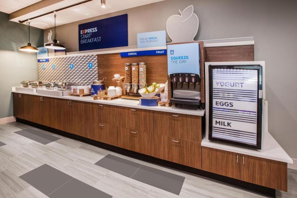 Holiday Inn Express Toronto East - Scarborough By Ihg ภายนอก รูปภาพ