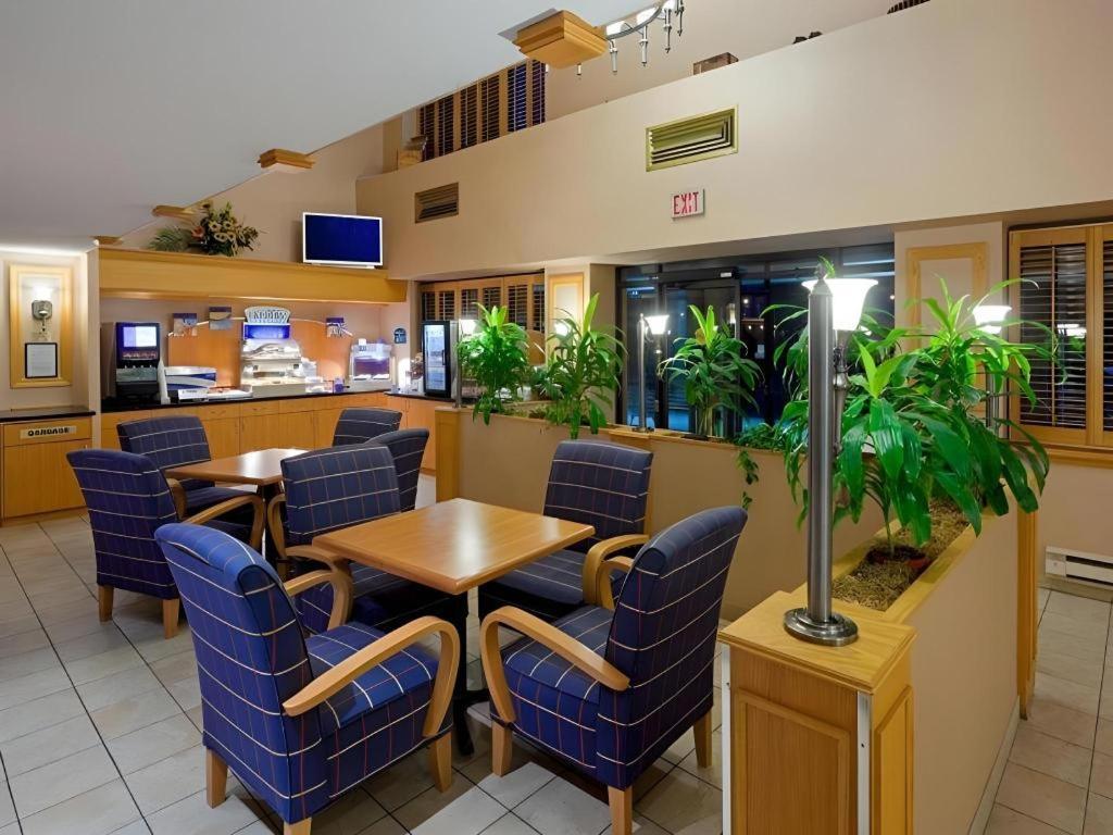 Holiday Inn Express Toronto East - Scarborough By Ihg ภายนอก รูปภาพ