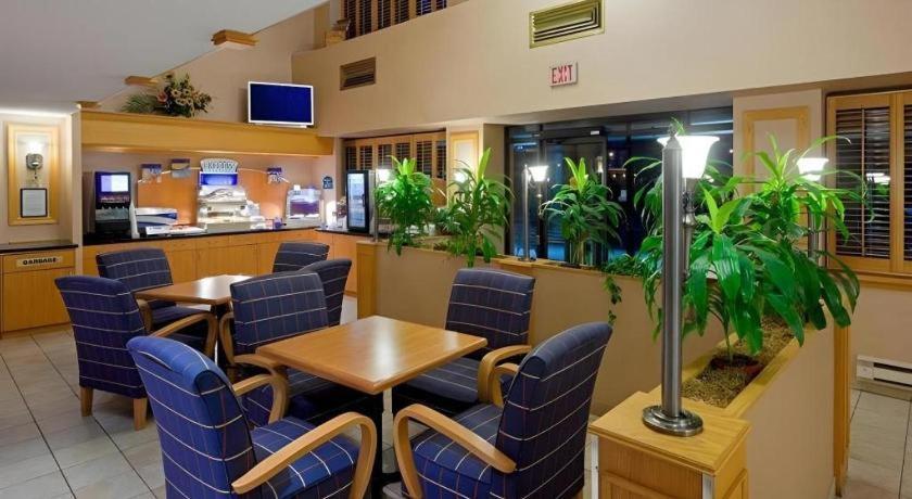 Holiday Inn Express Toronto East - Scarborough By Ihg ภายนอก รูปภาพ