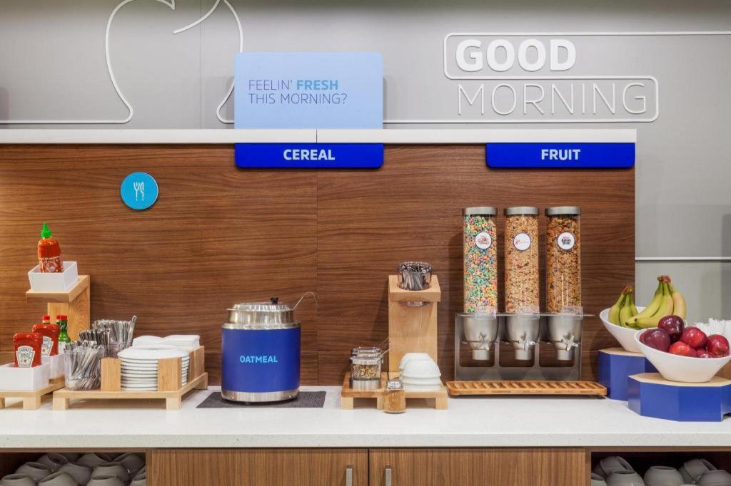 Holiday Inn Express Toronto East - Scarborough By Ihg ภายนอก รูปภาพ